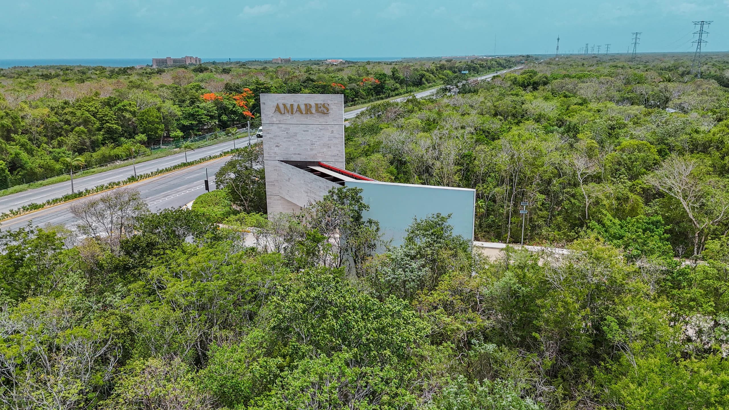Fotografía aérea del acceso a Amares Riviera Maya