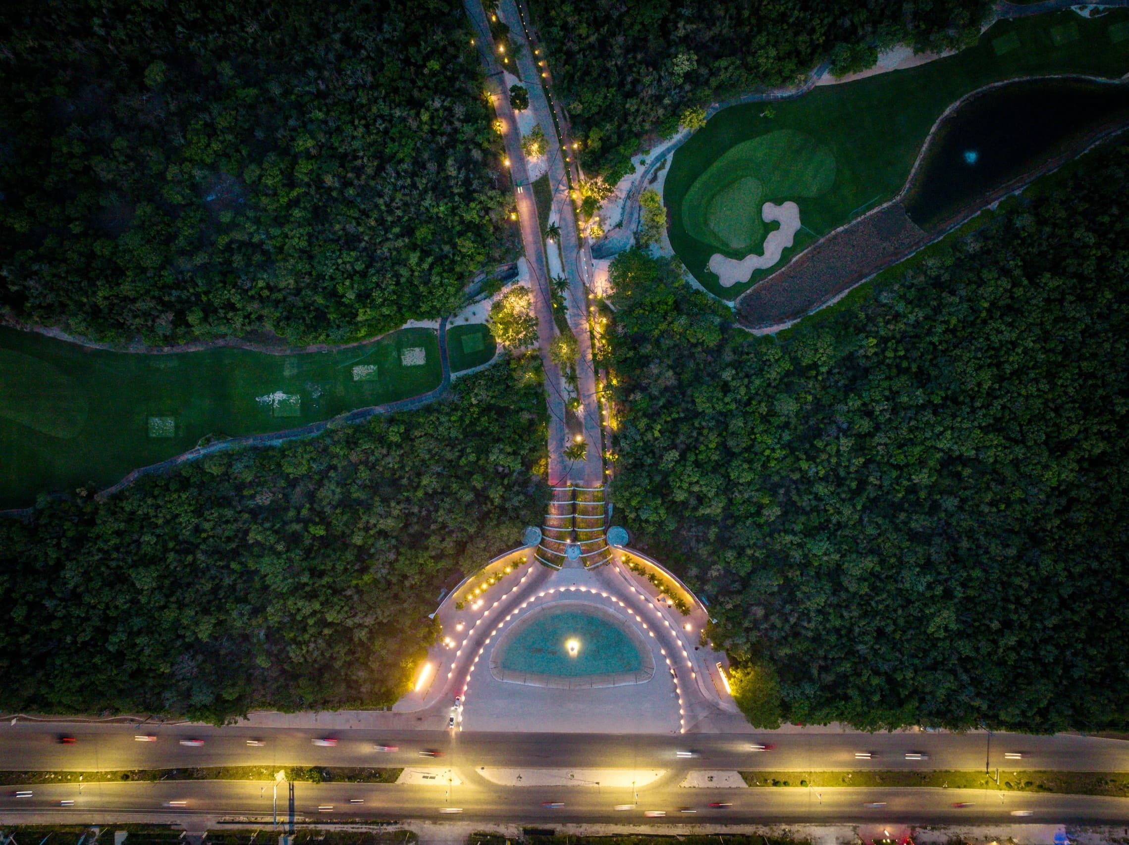 Fotografía aérea del pórtico principal de Corasol Riviera Maya