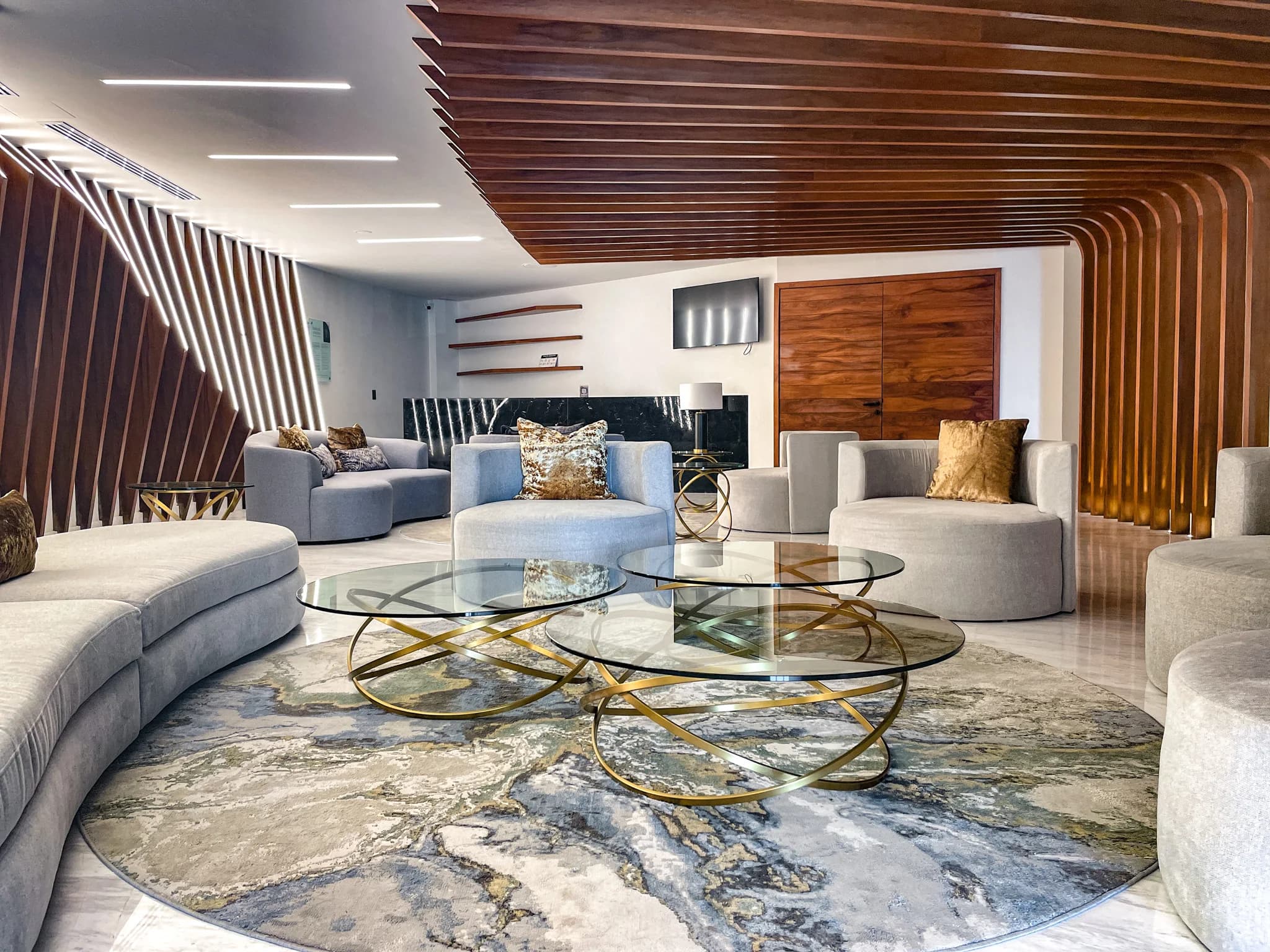 Lobby residencial de Shark Tower